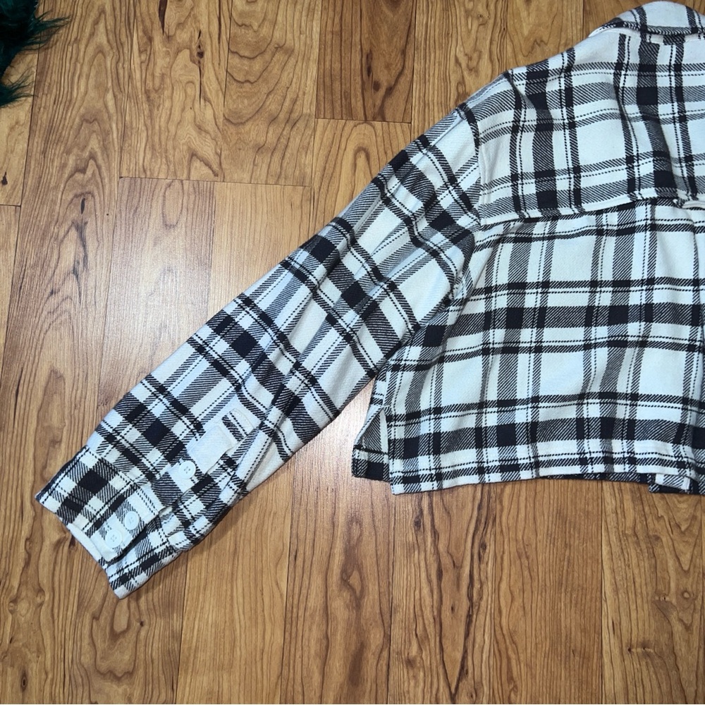 American Eagle Cropped Button Down Top - image 8